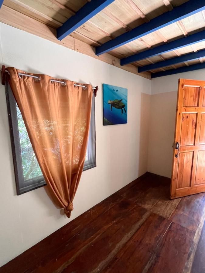 Hostel Tuanis Surf Camp Playa Santa Teresa  Exterior photo
